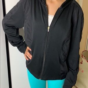 black workout sweater